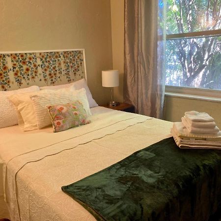 Villa Olivia Guest Rooms Голливуд Экстерьер фото