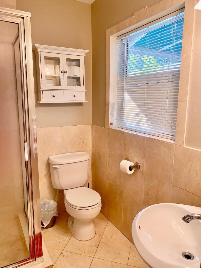 Villa Olivia Guest Rooms Голливуд Экстерьер фото