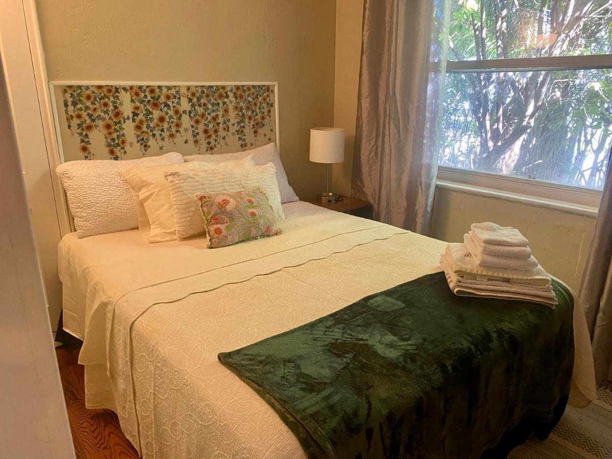 Villa Olivia Guest Rooms Голливуд Экстерьер фото